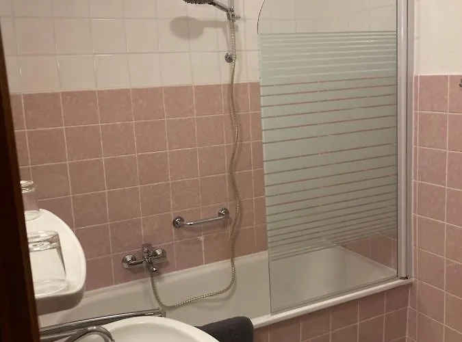 Hotel Weisser Stein 2*